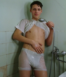 Toni in shower 591b3c149d8fc.jpg