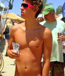 Please Don't Put a Shirt On 5885bb7c5e802.jpg