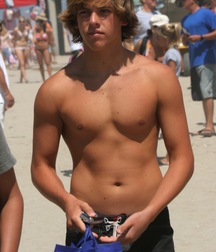 Please Don't Put a Shirt On 5885bb84344d5.jpg