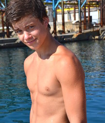 More Randomly Shirtless 58ac8ac00b993.jpg