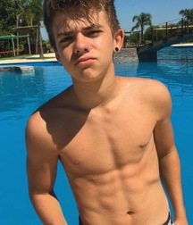 You Don't Need a Shirt At All 58b011f22d08b.jpg