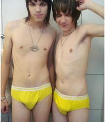 Display Those Chests, Boys! 58e238334175f.jpg