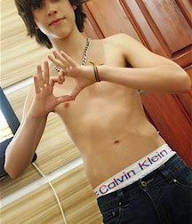 Display Those Chests, Boys! 58e2384e0bb17.jpg