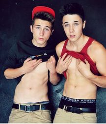 Display Those Chests, Boys! 58e23854cb28c.jpg