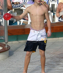 Display Those Chests, Boys! 58e23867c5091.jpg