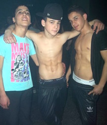 Display Those Chests, Boys! 58e2386fc7ba9.jpg