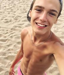 Better Without a Shirt 58f0a119de78f.jpg