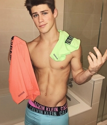 Better Without a Shirt 58f0a11dc69cf.jpg