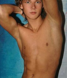 Shirtless Beauty 5906e8fade4dc.jpg
