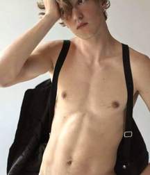 Shirtless Beauty 5906e8ffe5135.jpg