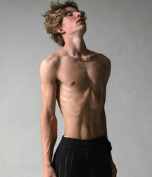 Shirtless Beauty 5906e90108613.jpg