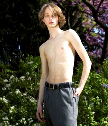 Shirtless Beauty 5906e91337886.jpg