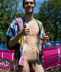 Public Nudity 591c680632705.jpg