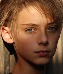 More Stunning Faces 591eb4b42782e.jpg