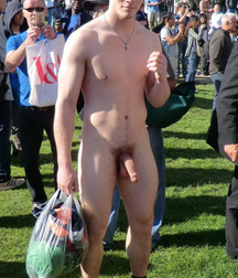 Public Nudity 594171d42ff1f.jpg