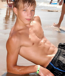 Completely Shirtless Outdoors 5952325f0d02f.jpg