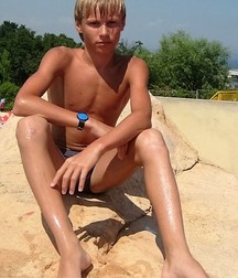 Completely Shirtless Outdoors 5952327dd7104.jpg