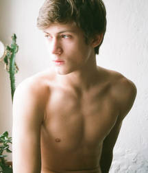 Completely Shirtless Indoors 5952337b416d8.jpg