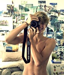 Solo Shirtless (Mostly!) in Colour 596796fb78bad.jpg
