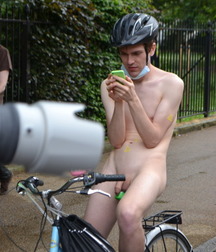 Is Anybody Looking 59a2bbf9924d7.jpg