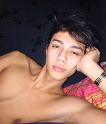 Close To Your Chest 59a911d7934da.jpg