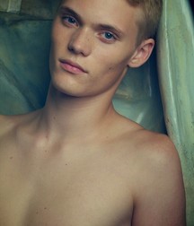Close To Your Chest 59a911e1a333b.jpg