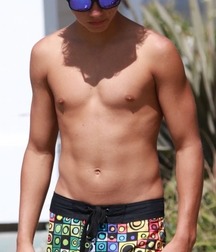 The Shirtless Boys Are Back! 59a9cdfb6b383.jpg