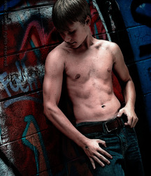 The Shirtless Boys Are Back! 59a9ce0dc744f.jpg