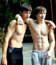 The Shirtless Boys Are Back! 59a9ce159f044.jpg