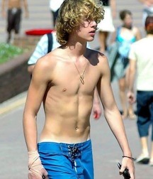 The Shirtless Boys Are Back! 59a9ce27736eb.jpg