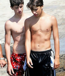 The Shirtless Boys Are Back! 59a9ce44d2a9c.jpg