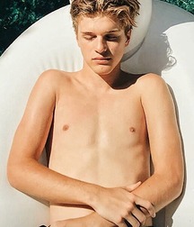 Shirtless Stunners 59aec746c875f.jpg