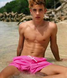 Topless Boys 59bbf6caf2037.jpg