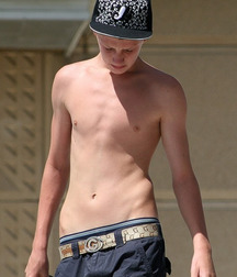 Topless Boys 59bbf6e622c84.jpg