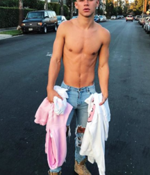 Topless Boys 59bbf6f337aa0.png