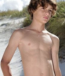 Still More Topless Boys 59c64a378610e.jpg