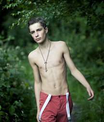 Yet More Topless Boys 59c7b0620ef50.jpg