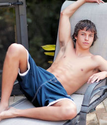 Topless Boys 59db7750312de.jpg