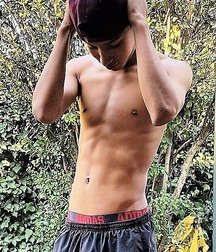 Topless Boys 59db77746b39c.jpg
