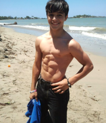 Topless Boys 59db778495b07.png