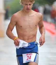 Topless Boys 59db778b0344b.jpg