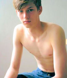 Topless Boys 59db77950e08f.jpg