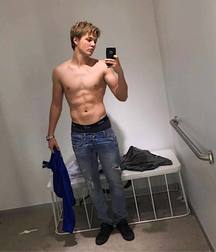 Simply Shirtless 5a475232822e0.jpg