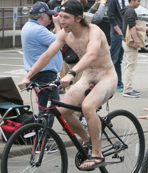 Public Nudity 5a4dfd733eb3d.jpg