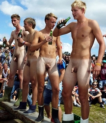 Public Nudity 5a4dfd796fdff.jpg