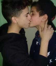 Cute Kissing Boys 58c96fee25124.jpg