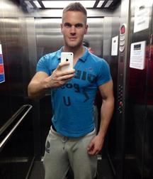 Nice set of selfies, hunks 3 586a1df3f1931.jpg