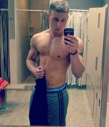 Nice set of selfies, hunks 4 586a1f35b51d7.jpg