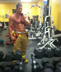 Nice set of selfies, hunks 4 586a1f733983b.jpg