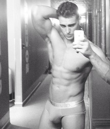 Nice set of selfies, hunks 4 586a1f7805fc5.jpg